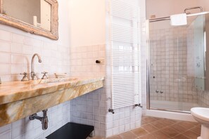 Standard Double Room | Bathroom - B&B Villa San Bartolomeo (Montepulciano)