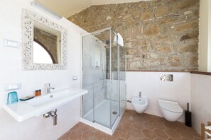 Junior Suite, Valley View | Bathroom | Rainfall showerhead, free toiletries, hair dryer, bidet