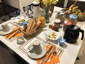 Kontinental frukost varje dag (EUR 12 per person)