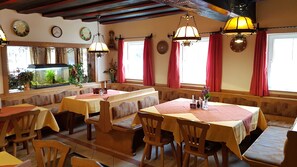 Lunsj og middag serveres