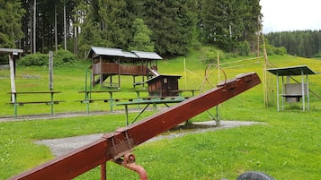 Zona de juegos infantil al aire libre