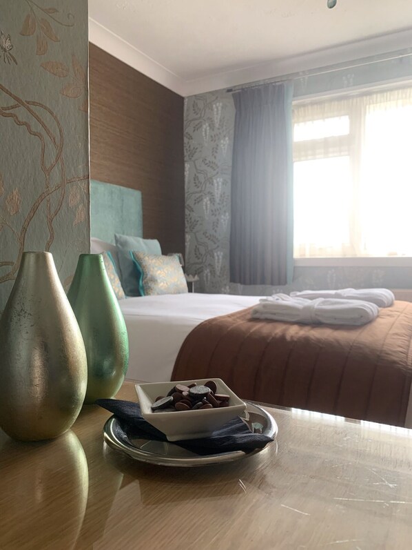 Premium bedding, down comforters, individually decorated - Ramsey House (Haverfordwest)