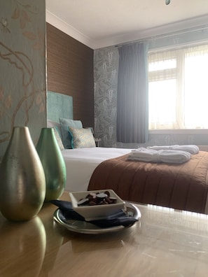 Premium bedding, down duvets, individually decorated - Ramsey House (Haverfordwest)