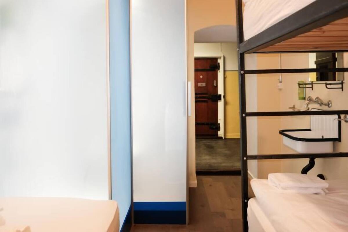 Desk, laptop workspace, iron/ironing board, free WiFi