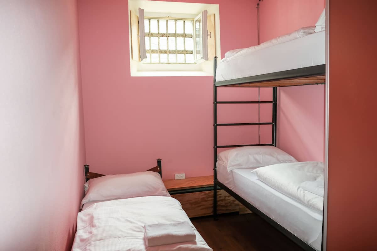 Triple Room | Desk, laptop workspace, iron/ironing board (on request), WiFi (free)