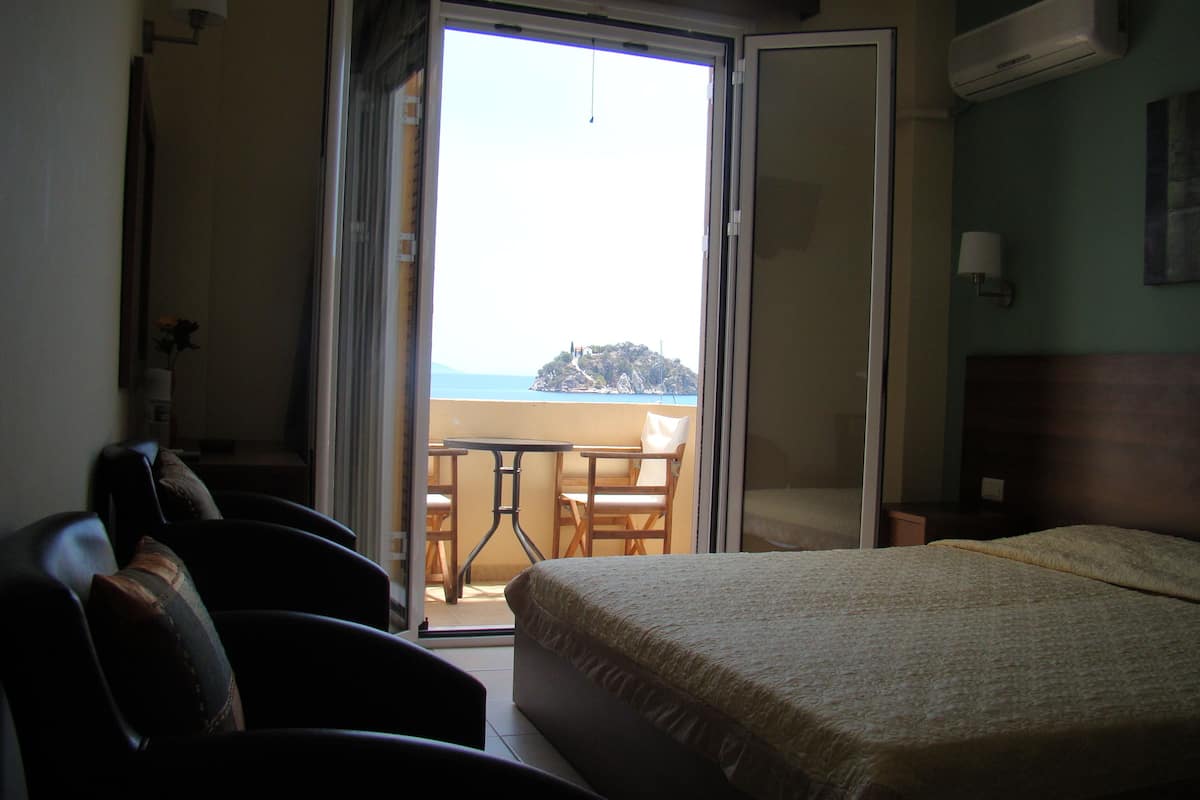 Double Room, City View | In-room safe, free WiFi, bed sheets