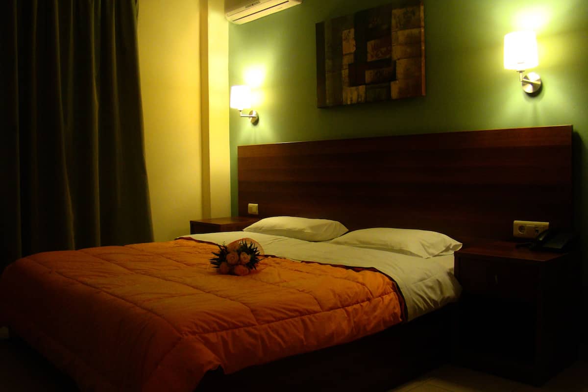double room, sea view | in-room safe, free wifi, bed sheets