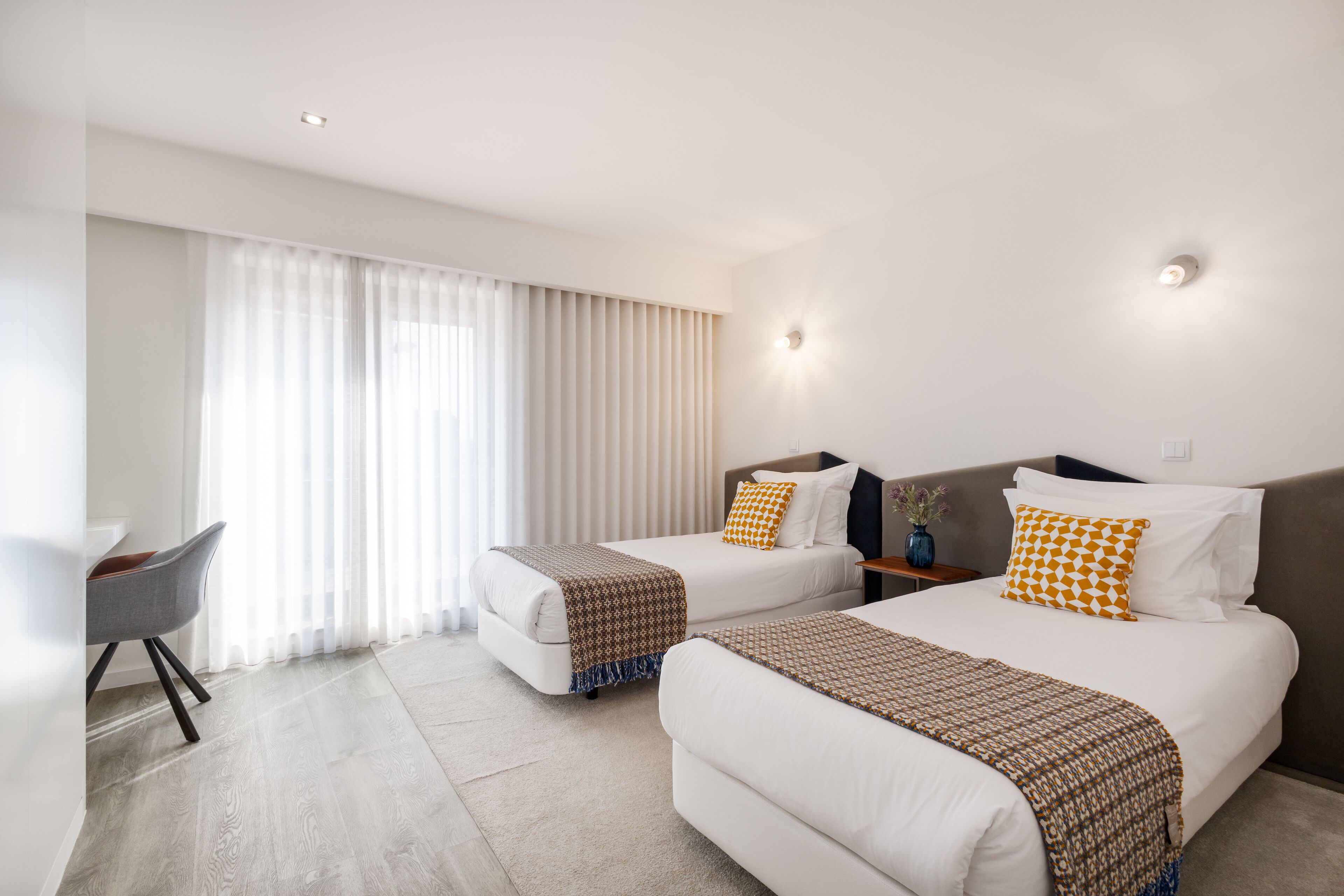 4 habitaciones, decoración personalizada y muebles diferentes 