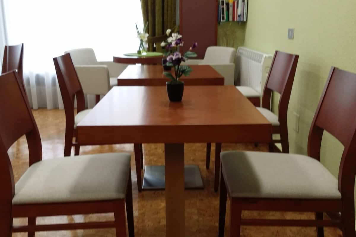 daily full breakfast (eur 3 per person)