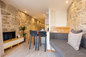 Deluxe-Apartment, 1 Schlafzimmer, Balkon (1) | Fernseher
