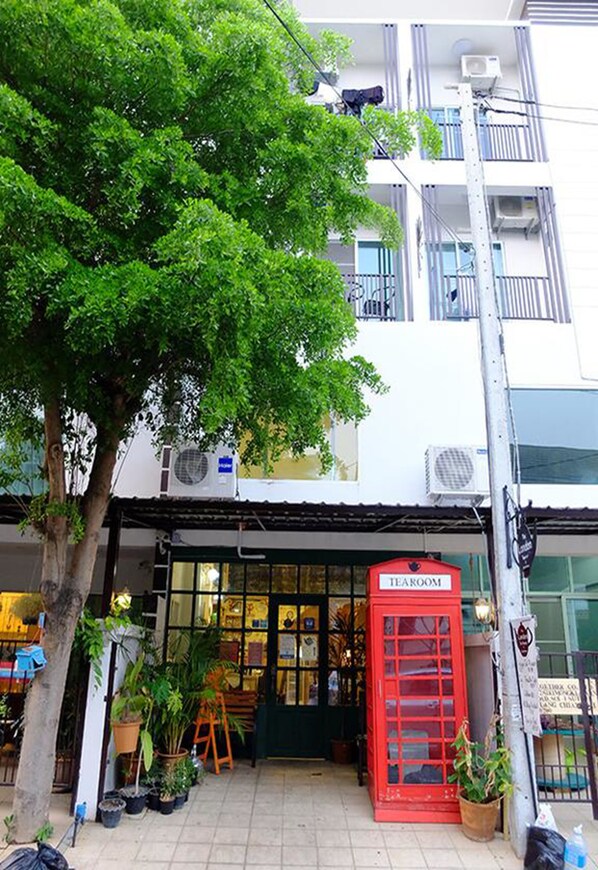 Exterior - The London Tearoom (Chiang Mai)