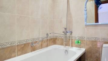 Apartment, 2 Schlafzimmer | Badezimmer | Haartrockner, Hausschuhe, Shampoo