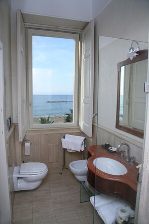 Shower, free toiletries, hair dryer, bidet - Palazzetto Florio (Castellabate)