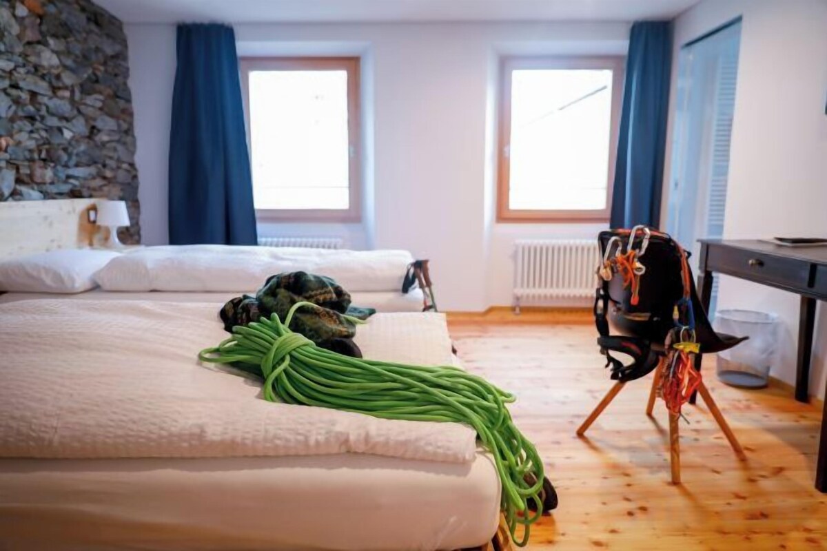 Ropa de cama de alta calidad, escritorio y cortinas blackout 