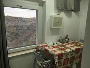 Deluxe Room | In-room dining - Il Peccato Originale (Matera)