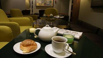 Daily continental breakfast (EUR 15.00 per person)