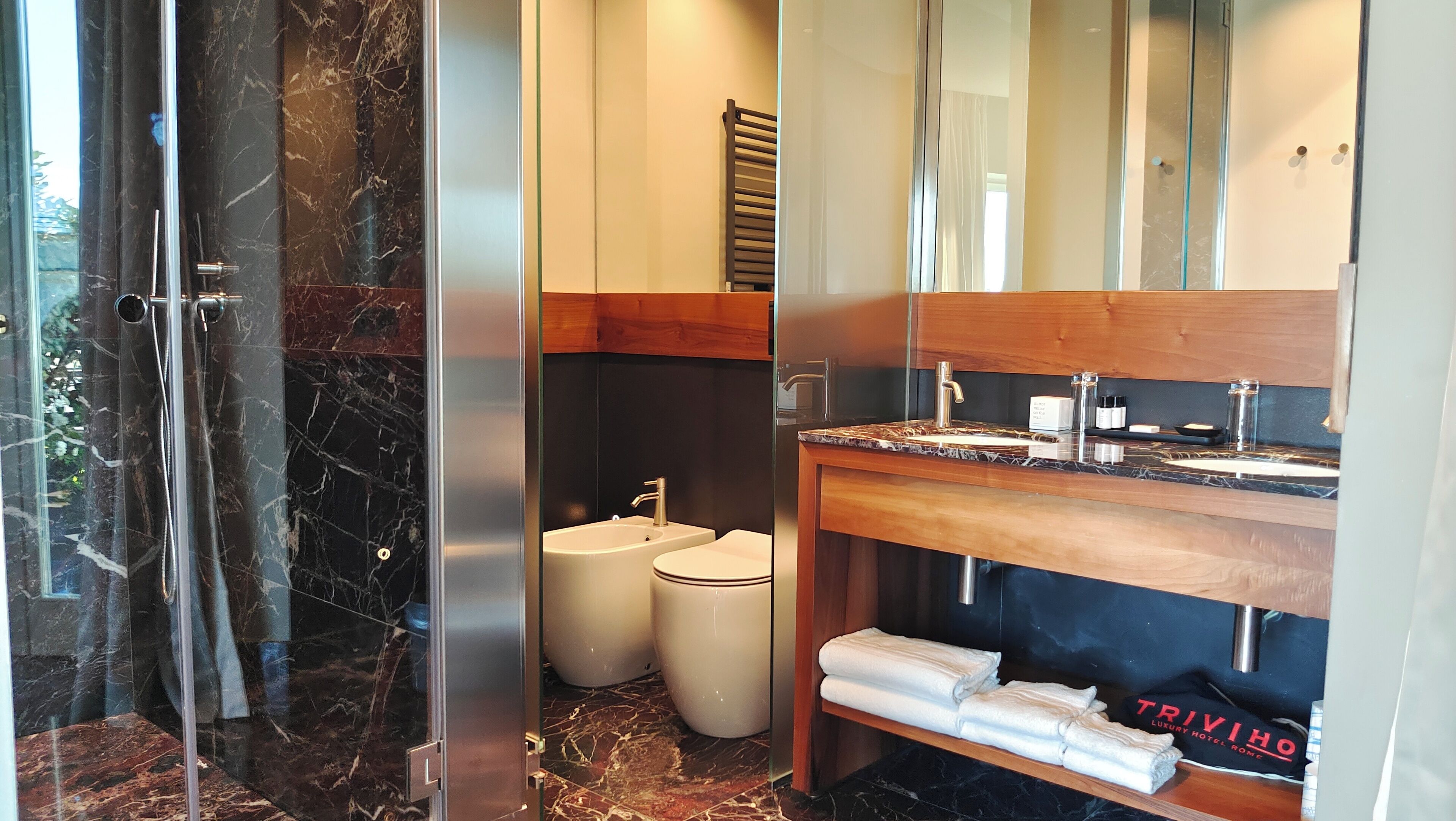 panoramic suite | bathroom | shower, rainfall showerhead, free toiletries, hair dryer