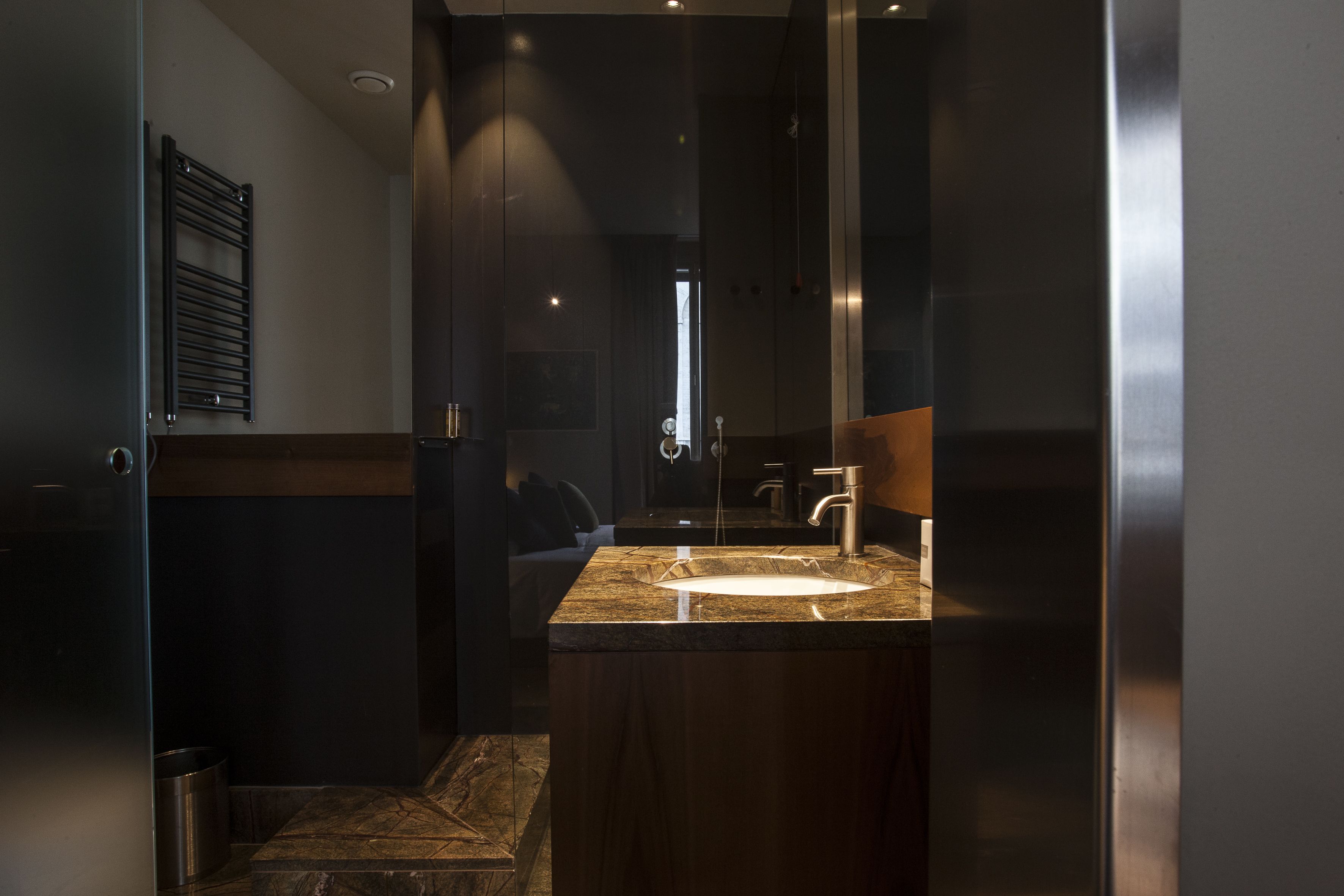 shower, rainfall showerhead, free toiletries, hair dryer