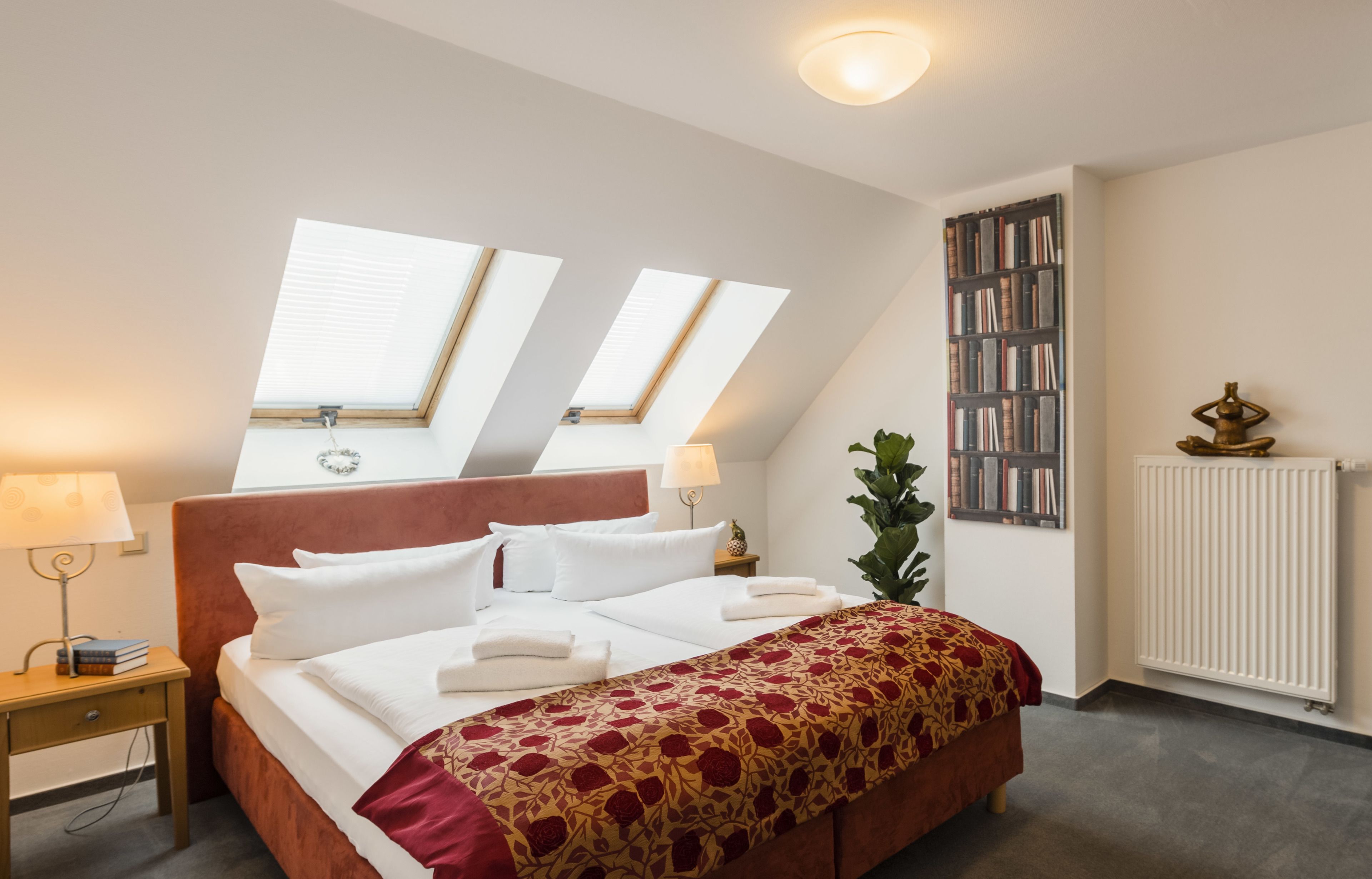 Individuell dekoriert, individuell eingerichtet, Schreibtisch