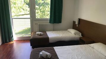 1 bedroom, desk, blackout curtains, soundproofing