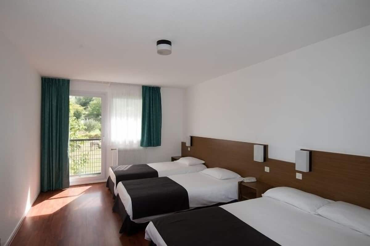 Family Room | 1 bedroom, desk, blackout curtains, soundproofing