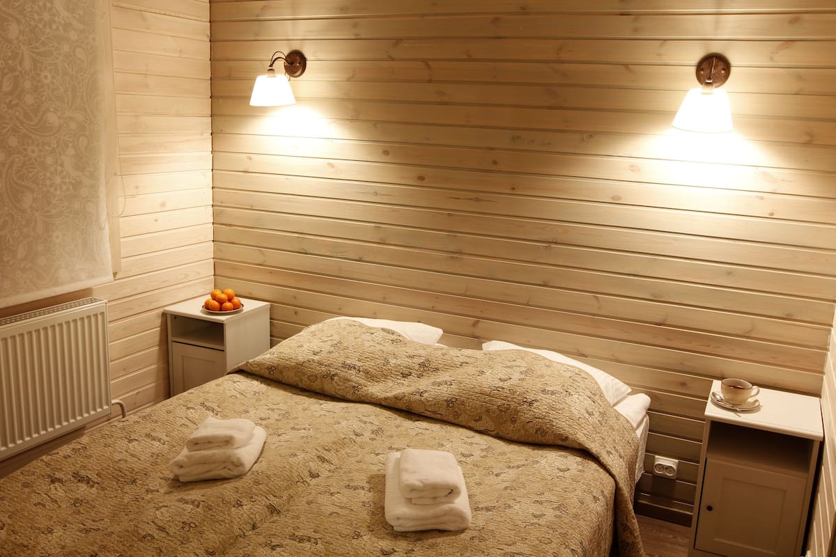 Cottage, 2 Bedrooms | Iron/ironing board, free cots/infant beds, bed sheets