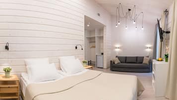 Junior driepersoonskamer, veranda | Een strijkplank/strijkijzer, gratis babybedden, beddengoed