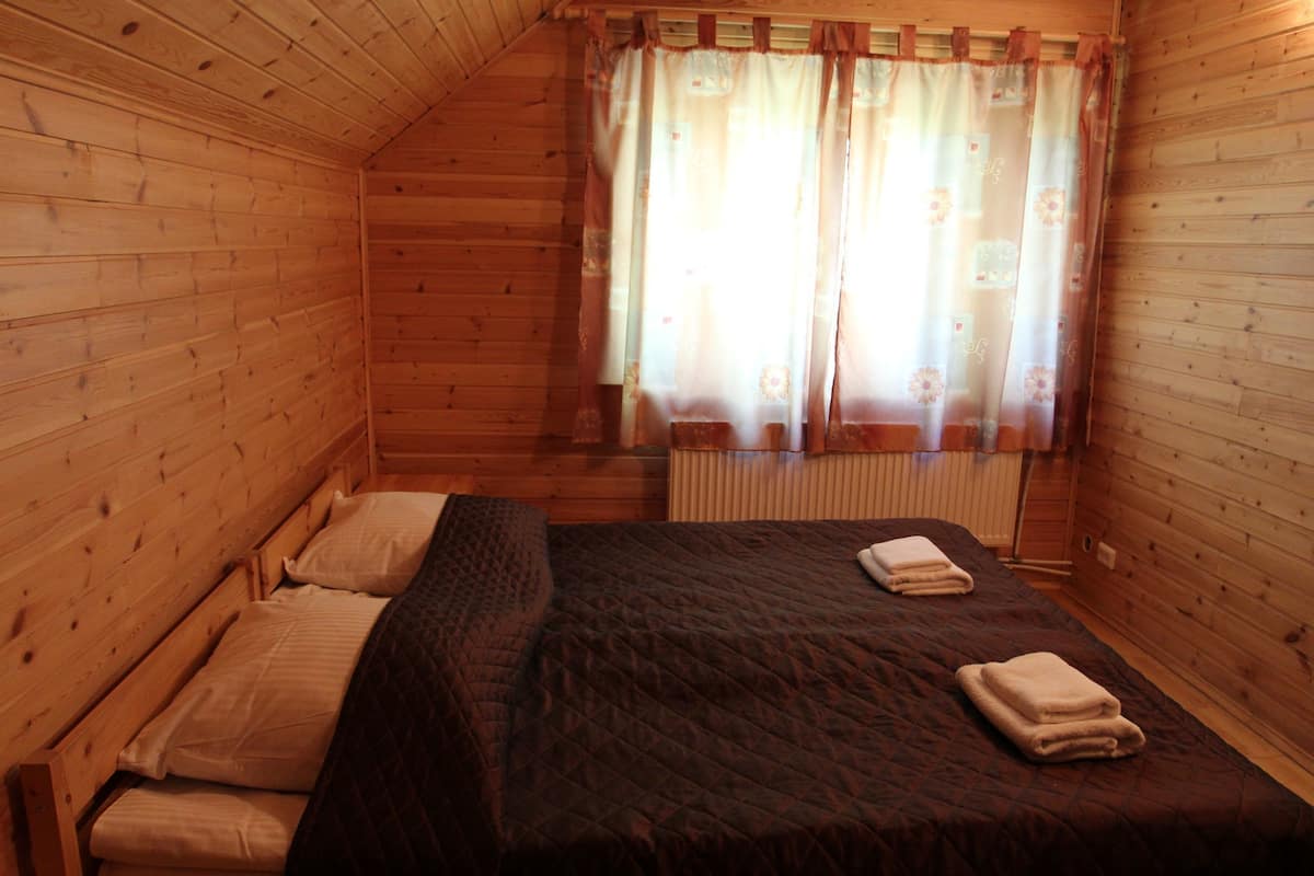 Cottage, 3 Bedrooms | Iron/ironing board, free cots/infant beds, bed sheets