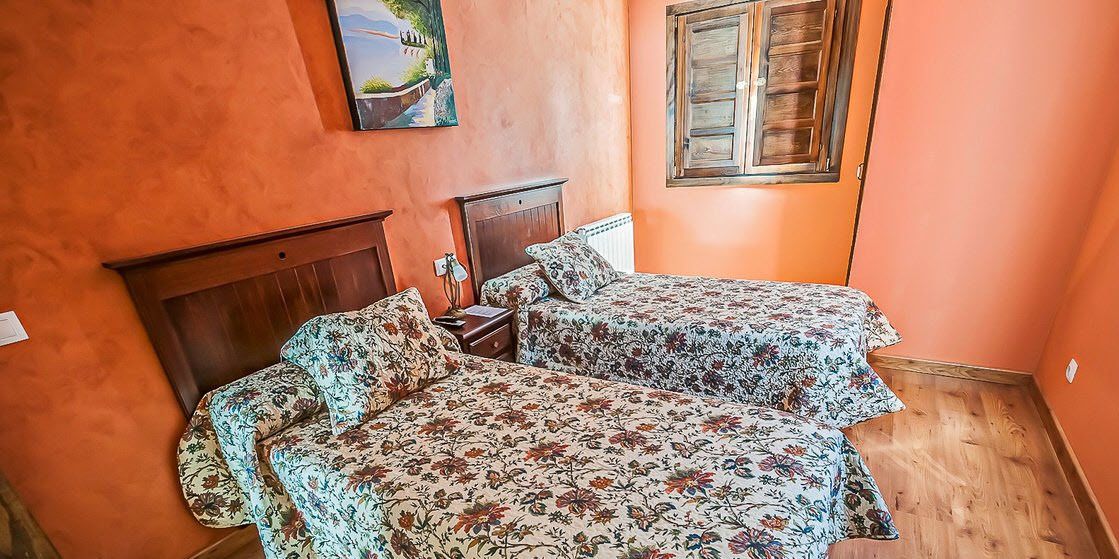 twin room | desk, free wifi, bed sheets