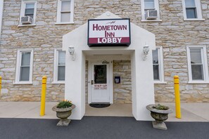 Front of property - Hometown Inn Staunton VA near Hwy 11 (Staunton)