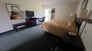 Room, 1 King Bed, Non Smoking | Iron/ironing board, free cribs/infant beds, rollaway beds, free WiFi