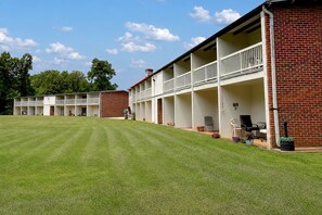 Front of property - Hometown Inn Staunton VA near Hwy 11 (Staunton)