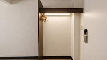 Room, Non Smoking (2 Full Beds) | Bathroom | Free toiletries, hair dryer (on request), towels