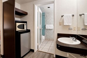 Room, Non Smoking (2 Full Beds) | Bathroom | Free toiletries, hair dryer (on request), towels - Hometown Inn Staunton VA near Hwy 11 (Staunton)