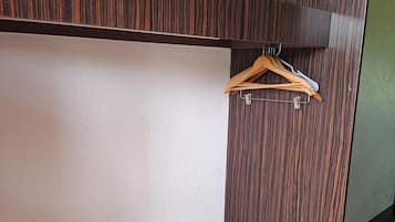 Room, 1 King Bed, Non Smoking | Iron/ironing board, free cribs/infant beds, rollaway beds, free WiFi