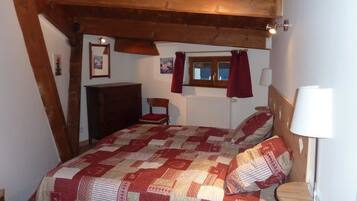 Apartment (Le Grand Roc) | 1 bedroom, individually decorated, individually furnished, desk