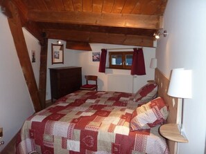 Apartment (Le Grand Roc) | 1 Schlafzimmer, individuell dekoriert, individuell eingerichtet