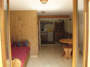 1 bedroom, individually decorated, individually furnished, desk