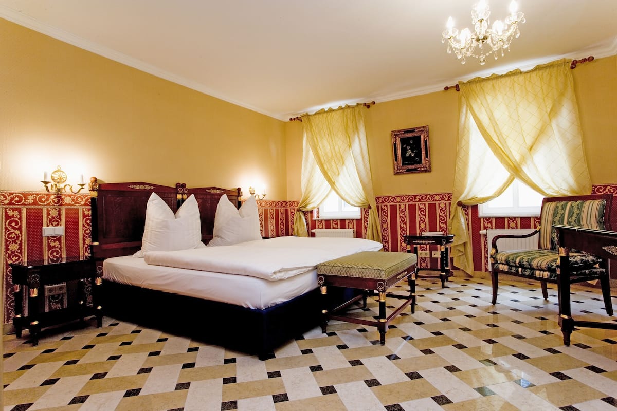 1 bedroom, desk, free WiFi, bed sheets