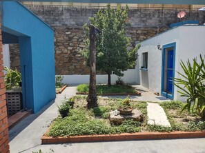HABITACION 2 | 1 bedroom, individually furnished, desk, iron/ironing board - ANTIQUE Casa de Huespedes Barrio Antiguo (Monterrey)