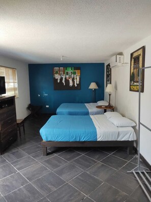 HABITACION 2 | 1 多间卧室、特色家居、办公桌、熨斗/熨板