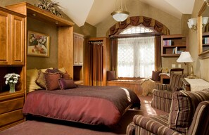 Egyptian cotton sheets, premium bedding, individually decorated - Berry Manor Inn (Rockland)