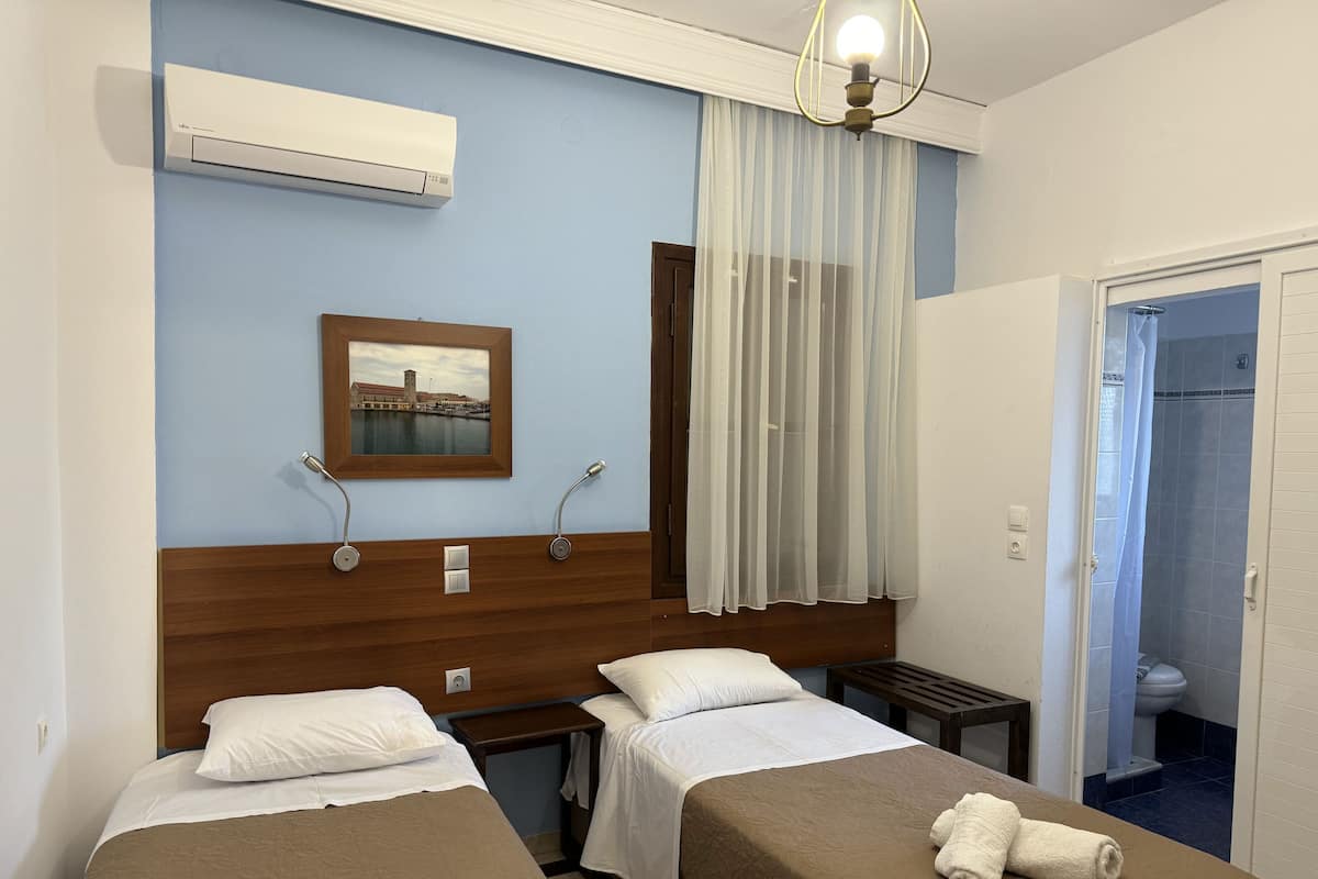 Basic Twin Room, 2 Twin Beds, Non Smoking | Desk, soundproofing, iron/ironing board, free WiFi