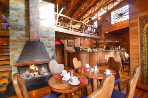 含每日吃到飽早餐