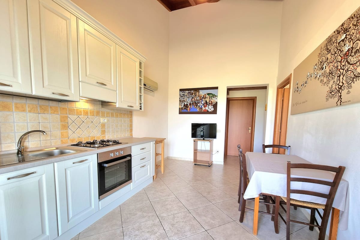 Appartement classique, 1 chambre | Cuisine privée | Réfrigérateur grande capacité avec congélateur, four à micro-ondes