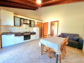 Condo cơ bản, 1 giường cỡ queen | Bếp riêng | Tủ lạnh, lò vi sóng, lò nướng, bếp nấu 