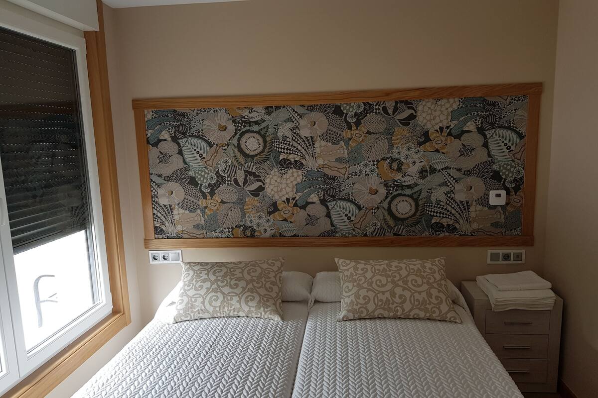Kamar Double | Seprai katun Mesir, seprai premium, meja kerja, dan tirai kedap cahaya