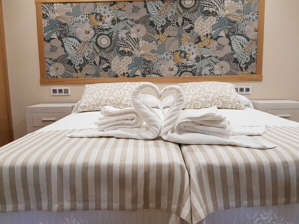 Deluxe appartement, bubbelbad | Lakens van Egyptisch katoen, luxe beddengoed, een bureau