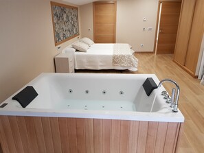 Appartement Deluxe, baignoire à jets | Baignoire à hydromassage