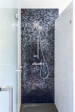 Holiday Home, 8 bedrooms | Bathroom shower - Holiday Home Babillie (Roeselare)